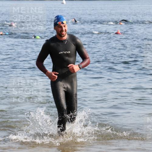 15.06.2025 - 27. Vierlanden-Triathlon Lena Gebhardt http://msf.ph/oto/8043810 15.06.2025 08:33:12 Schwimmen 15, 36, 61, 185 meine-sportfotos.de
