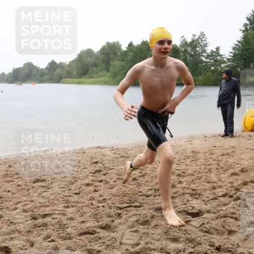 21.06.2025 - 27. Vierlanden-Triathlon Lena Gebhardt http://msf.ph/oto/8043812 15.06.2025 14:37:55 Schwimmen 1323 meine-sportfotos.de