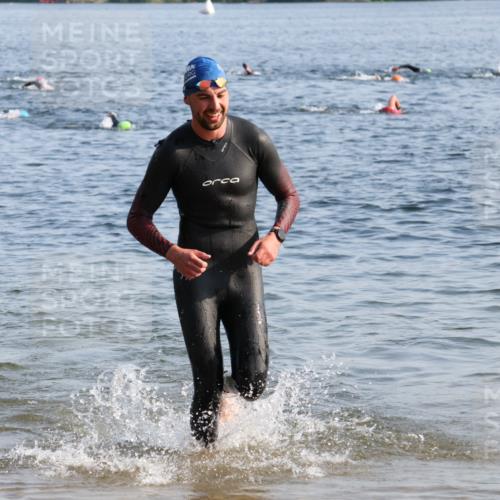 15.06.2025 - 27. Vierlanden-Triathlon Lena Gebhardt http://msf.ph/oto/8043814 15.06.2025 08:33:12 Schwimmen 15, 36, 61, 185 meine-sportfotos.de