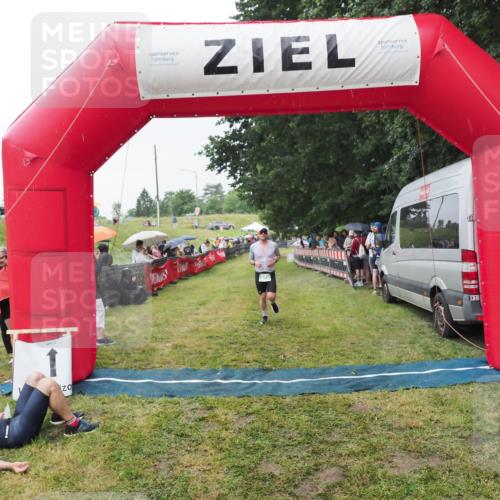21.06.2025 - 27. Vierlanden-Triathlon MichiJ http://msf.ph/oto/8043815 15.06.2026 13:44:00 Ziel 655, 671 meine-sportfotos.de