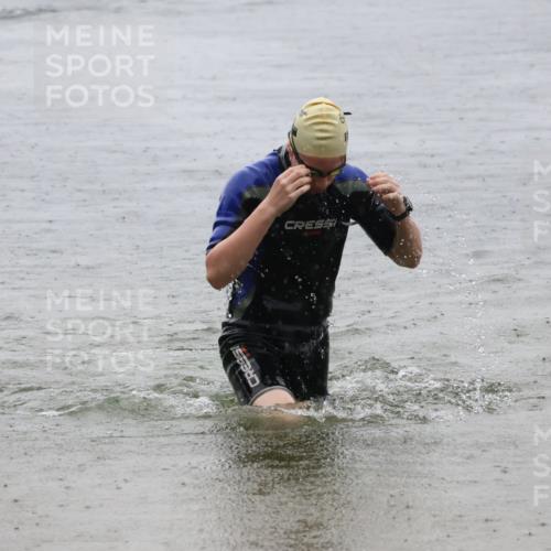 21.06.2025 - 27. Vierlanden-Triathlon Lena Gebhardt http://msf.ph/oto/8043816 15.06.2025 14:38:09 Schwimmen 1331 meine-sportfotos.de
