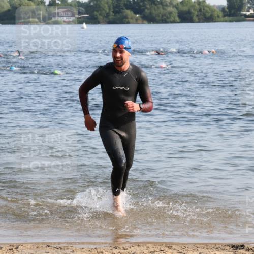15.06.2025 - 27. Vierlanden-Triathlon Lena Gebhardt http://msf.ph/oto/8043818 15.06.2025 08:33:13 Schwimmen 15, 36, 61 meine-sportfotos.de