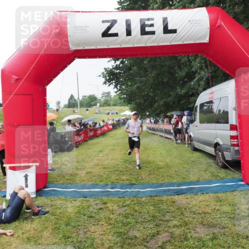21.06.2025 - 27. Vierlanden-Triathlon MichiJ http://msf.ph/oto/8043819 15.06.2026 13:44:00 Ziel 655, 671 meine-sportfotos.de