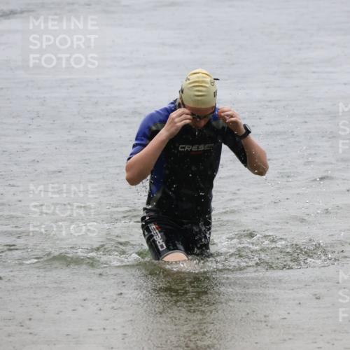 21.06.2025 - 27. Vierlanden-Triathlon Lena Gebhardt http://msf.ph/oto/8043820 15.06.2025 14:38:09 Schwimmen 1331 meine-sportfotos.de