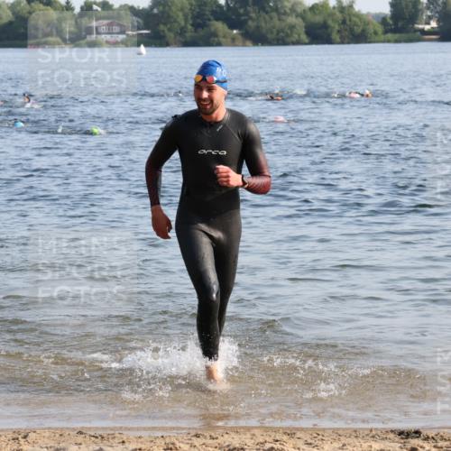 15.06.2025 - 27. Vierlanden-Triathlon Lena Gebhardt http://msf.ph/oto/8043822 15.06.2025 08:33:13 Schwimmen 15, 36, 61 meine-sportfotos.de