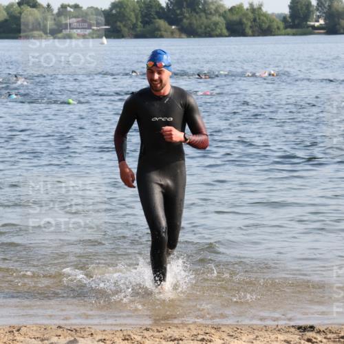 15.06.2025 - 27. Vierlanden-Triathlon Lena Gebhardt http://msf.ph/oto/8043826 15.06.2025 08:33:13 Schwimmen 15, 36, 61 meine-sportfotos.de