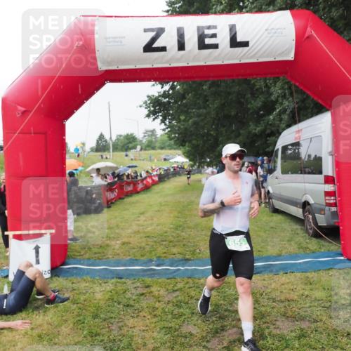 21.06.2025 - 27. Vierlanden-Triathlon MichiJ http://msf.ph/oto/8043838 15.06.2026 13:44:01 Ziel 655 meine-sportfotos.de