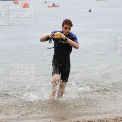 21.06.2025 - 27. Vierlanden-Triathlon Lena Gebhardt http://msf.ph/oto/8043843 15.06.2025 14:38:12 Schwimmen 1331 meine-sportfotos.de