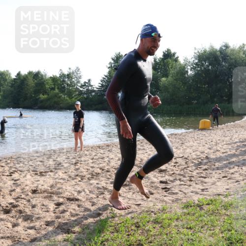 15.06.2025 - 27. Vierlanden-Triathlon Lena Gebhardt http://msf.ph/oto/8043853 15.06.2025 08:33:17 Schwimmen 61 meine-sportfotos.de