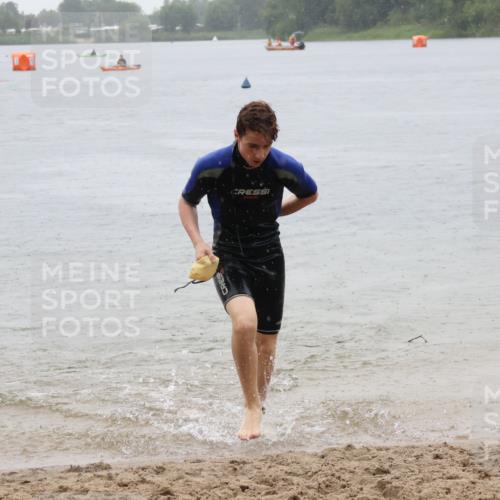 21.06.2025 - 27. Vierlanden-Triathlon Lena Gebhardt http://msf.ph/oto/8043854 15.06.2025 14:38:13 Schwimmen 1331 meine-sportfotos.de