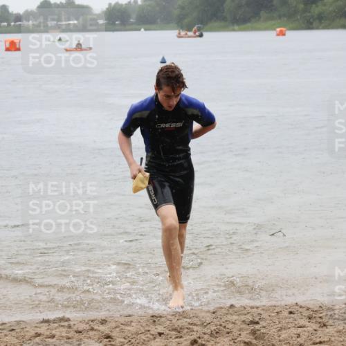 21.06.2025 - 27. Vierlanden-Triathlon Lena Gebhardt http://msf.ph/oto/8043858 15.06.2025 14:38:13 Schwimmen 1331 meine-sportfotos.de