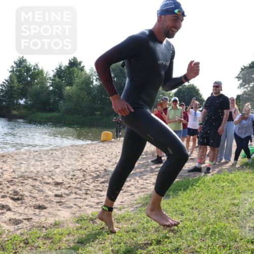 15.06.2025 - 27. Vierlanden-Triathlon Lena Gebhardt http://msf.ph/oto/8043860 15.06.2025 08:33:18 Schwimmen 61 meine-sportfotos.de