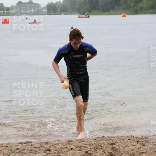 21.06.2025 - 27. Vierlanden-Triathlon Lena Gebhardt http://msf.ph/oto/8043862 15.06.2025 14:38:13 Schwimmen 1331 meine-sportfotos.de