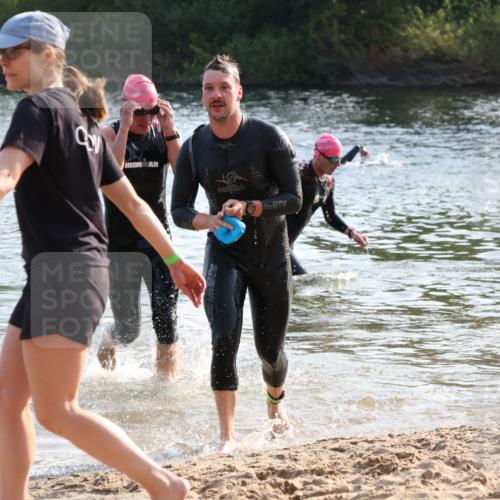 15.06.2025 - 27. Vierlanden-Triathlon Lena Gebhardt http://msf.ph/oto/8043868 15.06.2025 08:33:58 Schwimmen 49, 78 meine-sportfotos.de