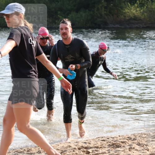 15.06.2025 - 27. Vierlanden-Triathlon Lena Gebhardt http://msf.ph/oto/8043871 15.06.2025 08:33:58 Schwimmen 49, 78 meine-sportfotos.de