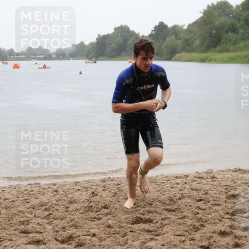 21.06.2025 - 27. Vierlanden-Triathlon Lena Gebhardt http://msf.ph/oto/8043888 15.06.2025 14:38:15 Schwimmen 1331 meine-sportfotos.de