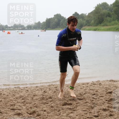 21.06.2025 - 27. Vierlanden-Triathlon Lena Gebhardt http://msf.ph/oto/8043892 15.06.2025 14:38:15 Schwimmen 1331 meine-sportfotos.de