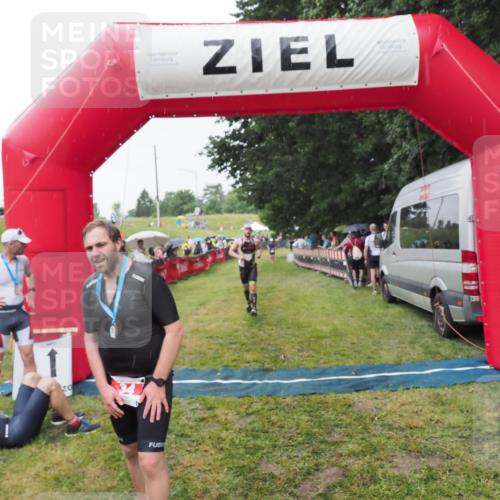 21.06.2025 - 27. Vierlanden-Triathlon MichiJ http://msf.ph/oto/8043896 15.06.2026 13:44:17 Ziel 34, 1142 meine-sportfotos.de