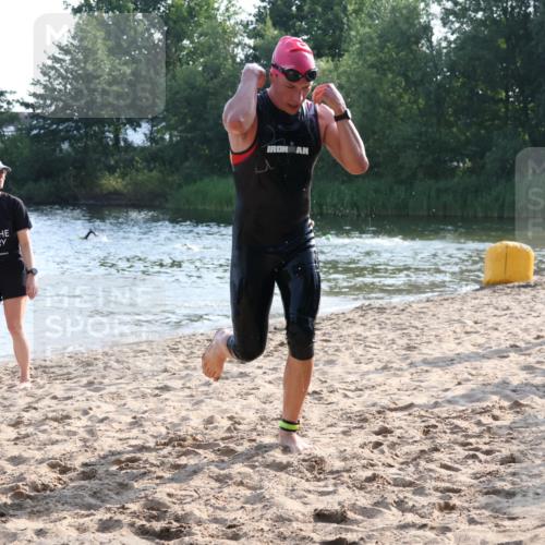 15.06.2025 - 27. Vierlanden-Triathlon Lena Gebhardt http://msf.ph/oto/8043899 15.06.2025 08:34:02 Schwimmen 49, 78 meine-sportfotos.de