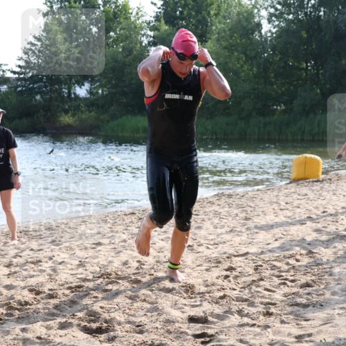 15.06.2025 - 27. Vierlanden-Triathlon Lena Gebhardt http://msf.ph/oto/8043902 15.06.2025 08:34:02 Schwimmen 49, 78 meine-sportfotos.de