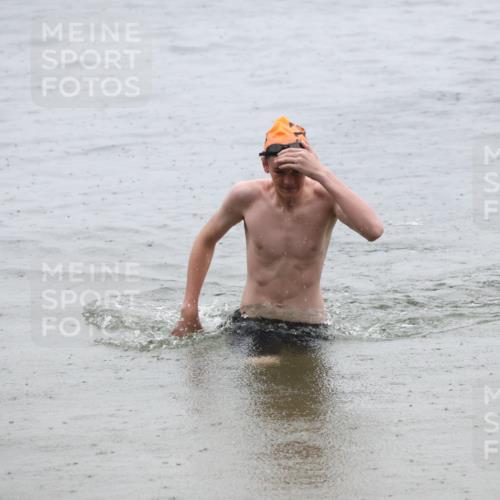21.06.2025 - 27. Vierlanden-Triathlon Lena Gebhardt http://msf.ph/oto/8043912 15.06.2025 14:38:34 Schwimmen 1325 meine-sportfotos.de