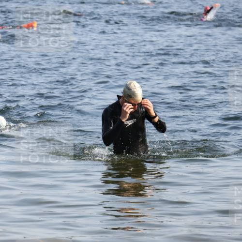 15.06.2025 - 27. Vierlanden-Triathlon Lena Gebhardt http://msf.ph/oto/8043918 15.06.2025 08:34:15 Schwimmen 20 meine-sportfotos.de