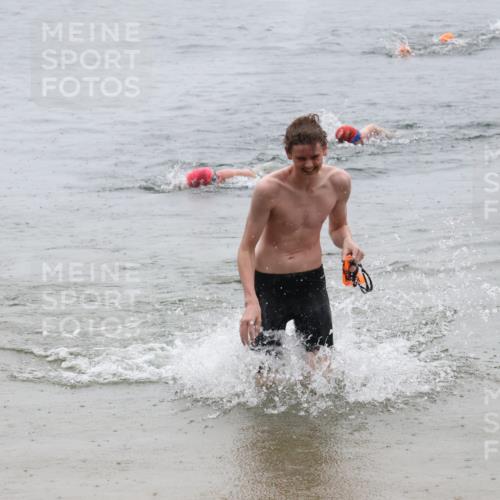 21.06.2025 - 27. Vierlanden-Triathlon Lena Gebhardt http://msf.ph/oto/8043927 15.06.2025 14:38:36 Schwimmen 1325 meine-sportfotos.de