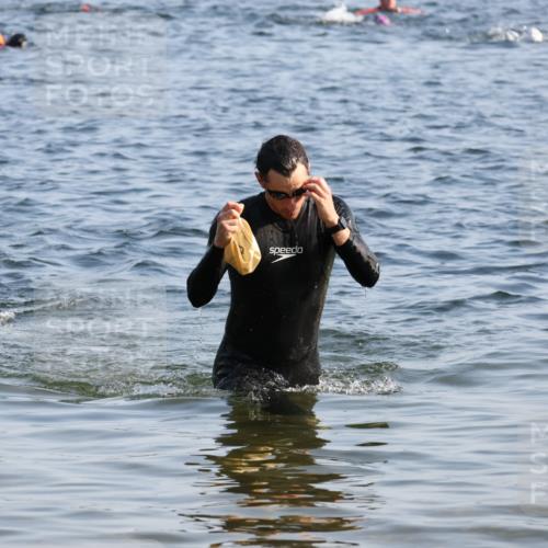 15.06.2025 - 27. Vierlanden-Triathlon Lena Gebhardt http://msf.ph/oto/8043929 15.06.2025 08:34:17 Schwimmen 20 meine-sportfotos.de