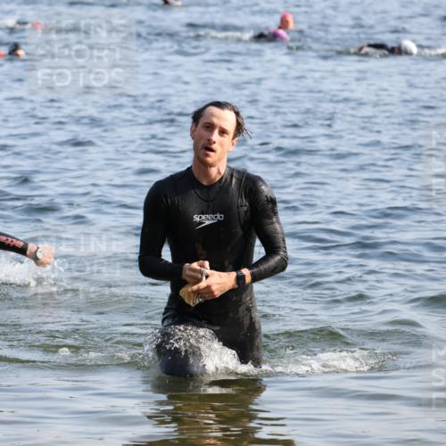 15.06.2025 - 27. Vierlanden-Triathlon Lena Gebhardt http://msf.ph/oto/8043935 15.06.2025 08:34:18 Schwimmen 20 meine-sportfotos.de