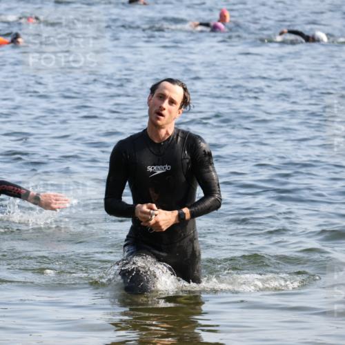15.06.2025 - 27. Vierlanden-Triathlon Lena Gebhardt http://msf.ph/oto/8043945 15.06.2025 08:34:18 Schwimmen 20 meine-sportfotos.de