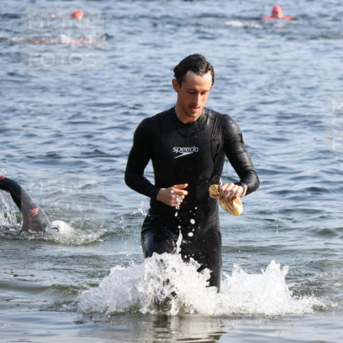 15.06.2025 - 27. Vierlanden-Triathlon Lena Gebhardt http://msf.ph/oto/8043953 15.06.2025 08:34:19 Schwimmen 20 meine-sportfotos.de