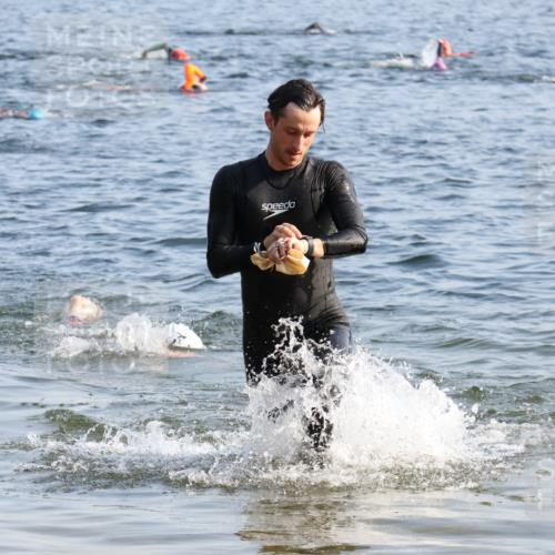 15.06.2025 - 27. Vierlanden-Triathlon Lena Gebhardt http://msf.ph/oto/8043956 15.06.2025 08:34:19 Schwimmen 20 meine-sportfotos.de
