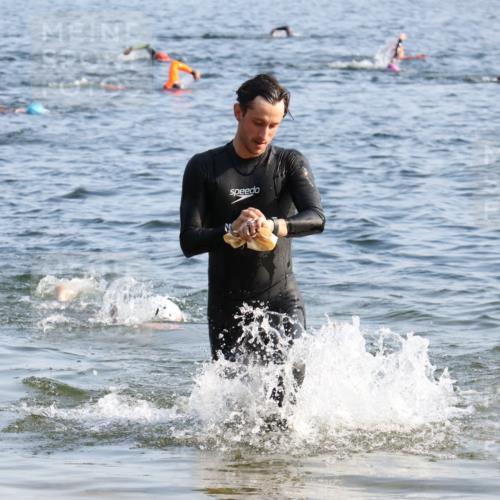 15.06.2025 - 27. Vierlanden-Triathlon Lena Gebhardt http://msf.ph/oto/8043960 15.06.2025 08:34:19 Schwimmen 20 meine-sportfotos.de