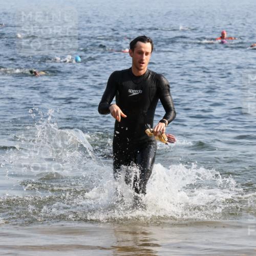 15.06.2025 - 27. Vierlanden-Triathlon Lena Gebhardt http://msf.ph/oto/8043968 15.06.2025 08:34:20 Schwimmen 20 meine-sportfotos.de