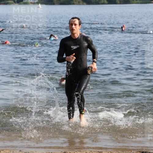 15.06.2025 - 27. Vierlanden-Triathlon Lena Gebhardt http://msf.ph/oto/8043976 15.06.2025 08:34:21 Schwimmen 20 meine-sportfotos.de