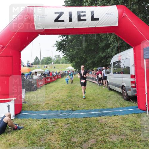 21.06.2025 - 27. Vierlanden-Triathlon MichiJ http://msf.ph/oto/8043989 15.06.2026 13:44:39 Ziel 45, 222 meine-sportfotos.de