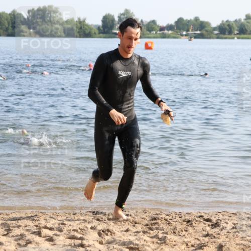 15.06.2025 - 27. Vierlanden-Triathlon Lena Gebhardt http://msf.ph/oto/8043992 15.06.2025 08:34:22 Schwimmen 20, 88 meine-sportfotos.de