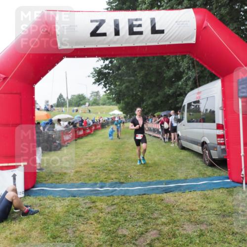 21.06.2025 - 27. Vierlanden-Triathlon MichiJ http://msf.ph/oto/8043994 15.06.2026 13:44:39 Ziel 45, 222 meine-sportfotos.de
