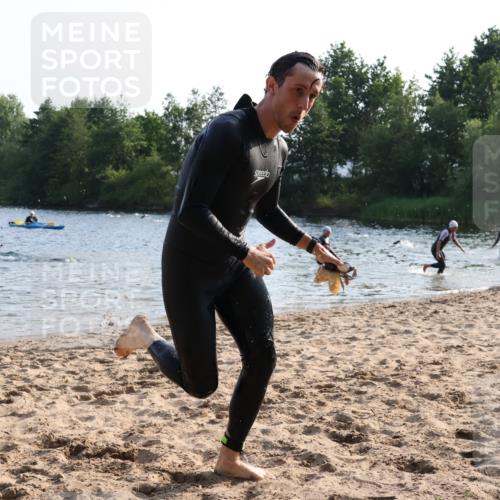 15.06.2025 - 27. Vierlanden-Triathlon Lena Gebhardt http://msf.ph/oto/8044015 15.06.2025 08:34:24 Schwimmen 20, 88 meine-sportfotos.de