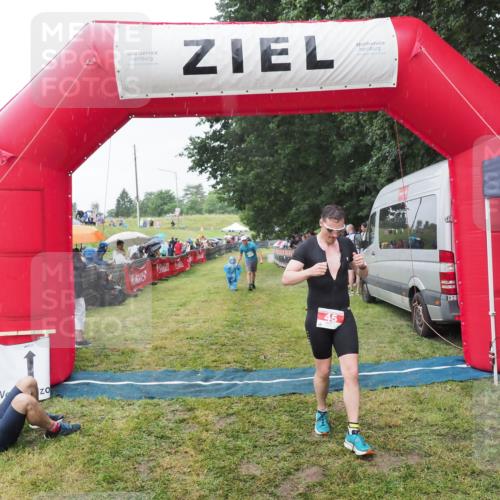 21.06.2025 - 27. Vierlanden-Triathlon MichiJ http://msf.ph/oto/8044016 15.06.2026 13:44:41 Ziel 45, 222, 960 meine-sportfotos.de
