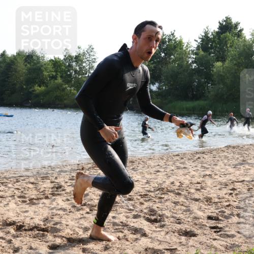 15.06.2025 - 27. Vierlanden-Triathlon Lena Gebhardt http://msf.ph/oto/8044018 15.06.2025 08:34:25 Schwimmen 20, 88 meine-sportfotos.de
