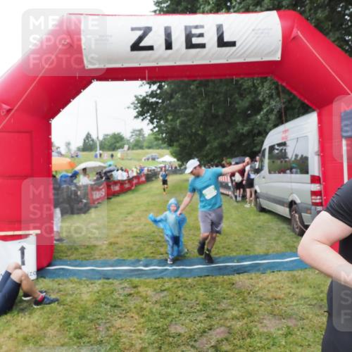 21.06.2025 - 27. Vierlanden-Triathlon MichiJ http://msf.ph/oto/8044045 15.06.2026 13:44:45 Ziel 45, 960 meine-sportfotos.de