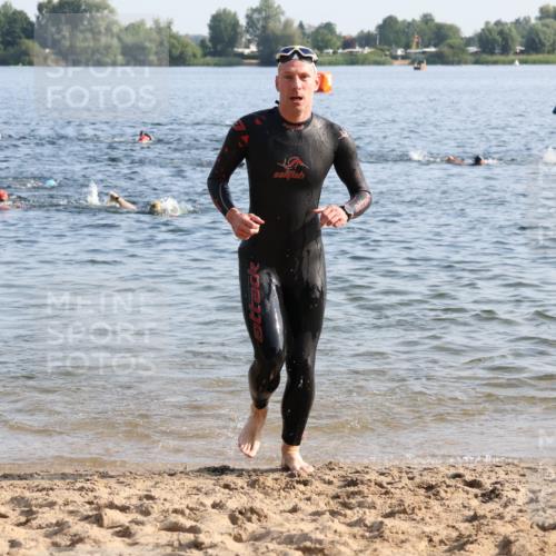 15.06.2025 - 27. Vierlanden-Triathlon Lena Gebhardt http://msf.ph/oto/8044046 15.06.2025 08:34:30 Schwimmen 20, 88 meine-sportfotos.de