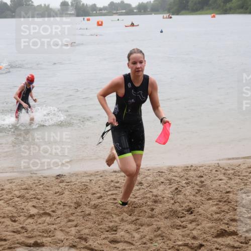 21.06.2025 - 27. Vierlanden-Triathlon Lena Gebhardt http://msf.ph/oto/8044055 15.06.2025 14:38:50 Schwimmen 1318, 1340 meine-sportfotos.de