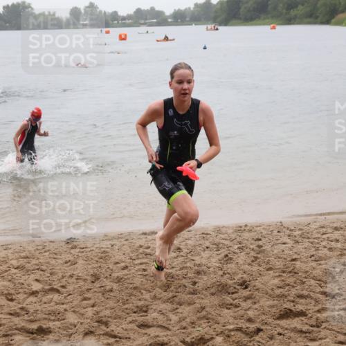 21.06.2025 - 27. Vierlanden-Triathlon Lena Gebhardt http://msf.ph/oto/8044059 15.06.2025 14:38:50 Schwimmen 1318, 1340 meine-sportfotos.de