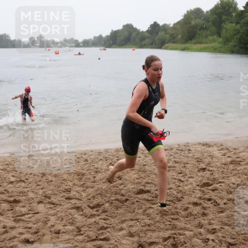 21.06.2025 - 27. Vierlanden-Triathlon Lena Gebhardt http://msf.ph/oto/8044067 15.06.2025 14:38:50 Schwimmen 1318, 1340 meine-sportfotos.de