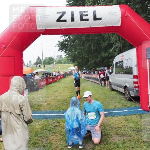 21.06.2025 - 27. Vierlanden-Triathlon MichiJ http://msf.ph/oto/8044076 15.06.2026 13:44:49 Ziel 960, 1141 meine-sportfotos.de
