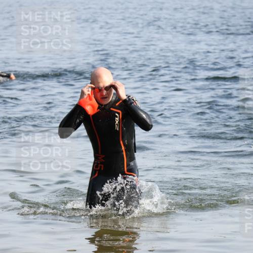 15.06.2025 - 27. Vierlanden-Triathlon Lena Gebhardt http://msf.ph/oto/8044084 15.06.2025 08:34:43 Schwimmen 46, 124 meine-sportfotos.de