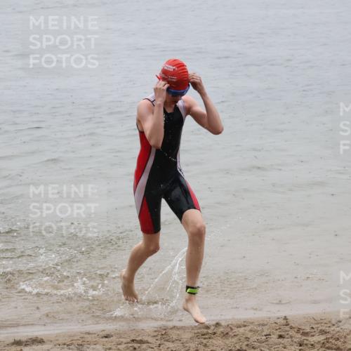 21.06.2025 - 27. Vierlanden-Triathlon Lena Gebhardt http://msf.ph/oto/8044090 15.06.2025 14:38:52 Schwimmen 1318, 1340 meine-sportfotos.de