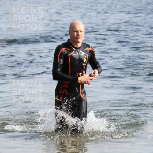 15.06.2025 - 27. Vierlanden-Triathlon Lena Gebhardt http://msf.ph/oto/8044096 15.06.2025 08:34:45 Schwimmen 46, 124, 149 meine-sportfotos.de